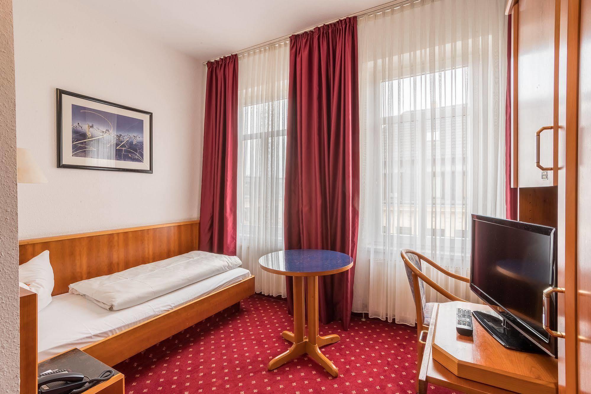 Hotel Astoria Лейпциг Экстерьер фото