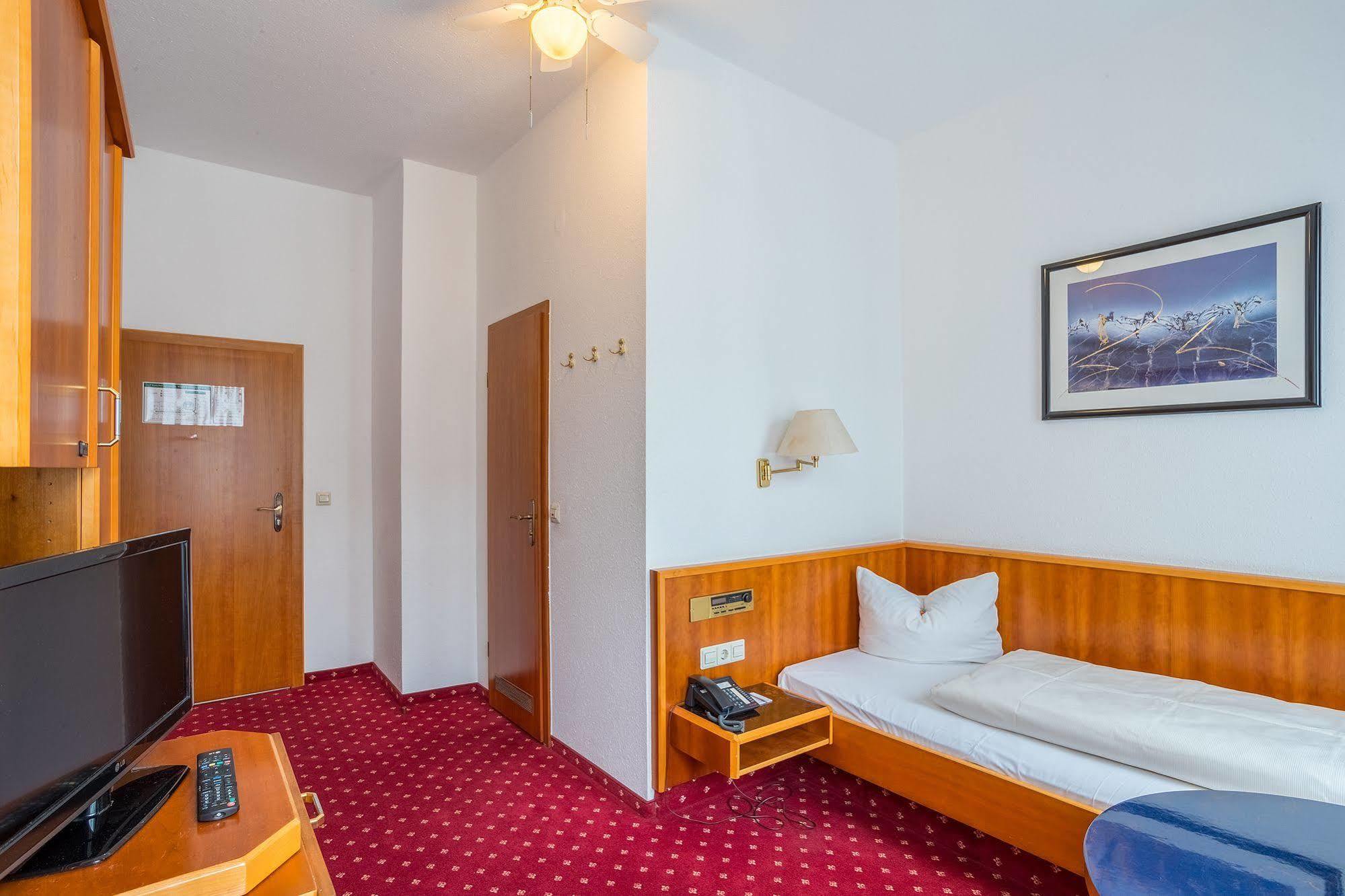 Hotel Astoria Лейпциг Экстерьер фото